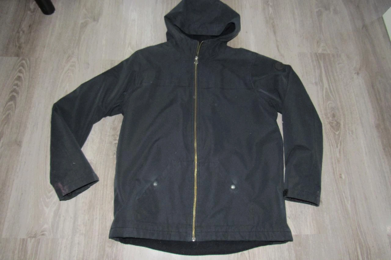 BLOUSON NOIR A CAPUCHE GARÇON - QUIKSILVER - TAILLE 16 ANS - n°02